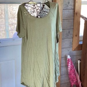 Olive new boutique lace back cute top size med. woman